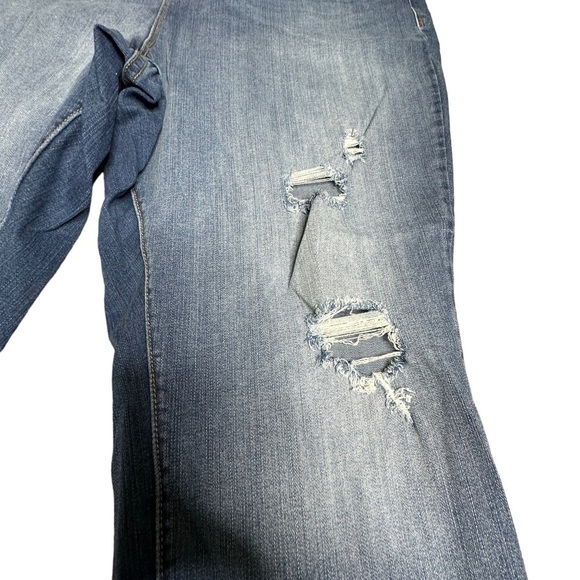 Torrid Sky High Skinny distressed crop jeans size 26 - Picture 6 of 8